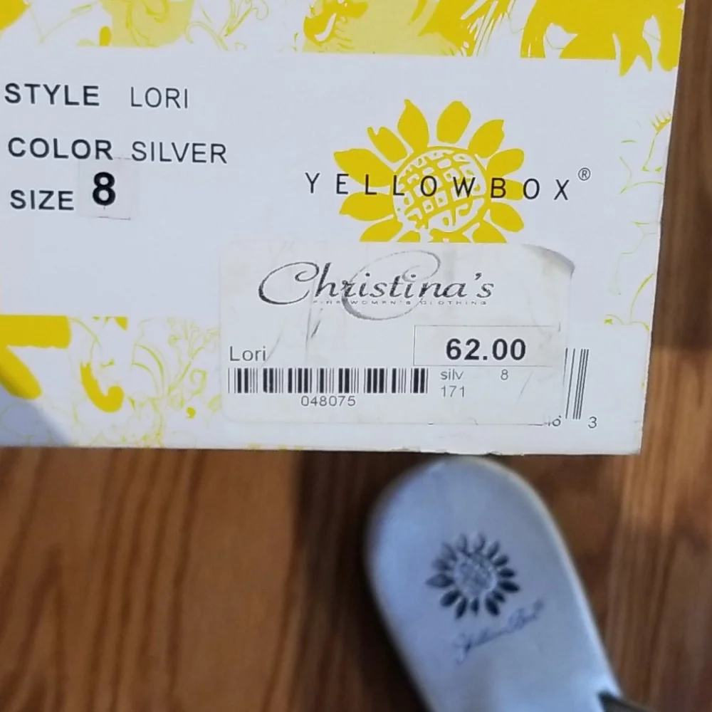 Yellow‎ box silver sandals 8 lori